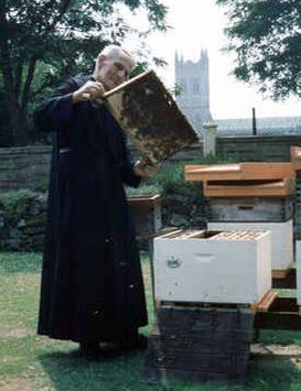 PictureBrother Adam in his home apiary at Buckfast Abbey in 1983 showing the nice performance of one of his Greek combinations. Photo: Erik Osterlund